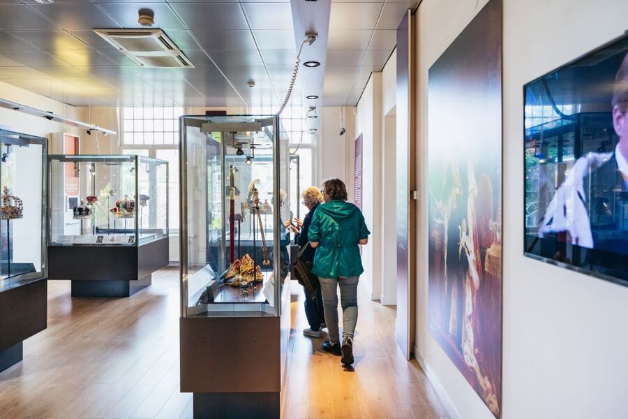 Amsterdam: Diamond Museum Entrance Ticket - From Ancient Carbon to Polished Jewelry