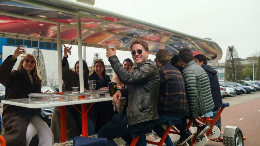 Amsterdam: Dutch Beer Bike Blast Tour with Onboard Bar - Key points at a glance