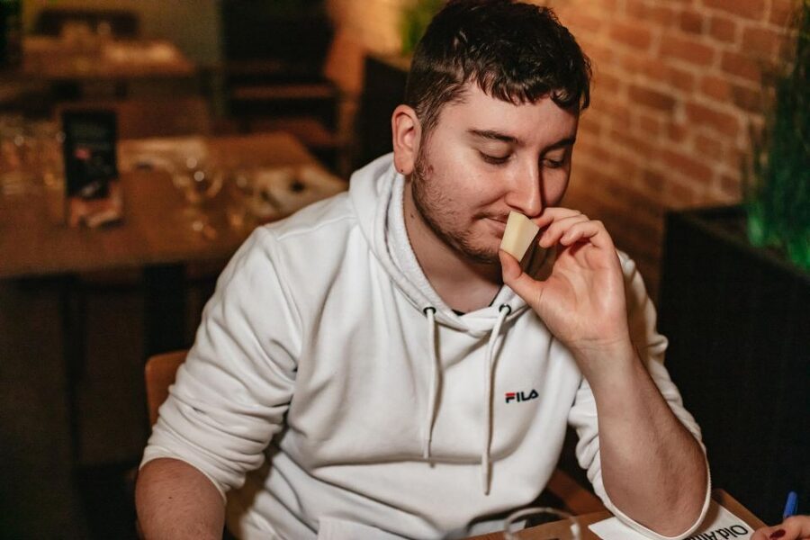 Amsterdam: Dutch Cheese Tasting Experience with Wine - A host-led class with plenty of personality