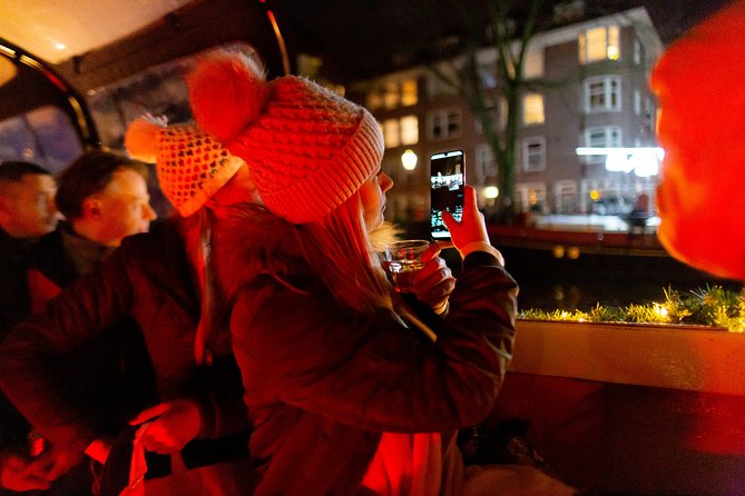 Amsterdam Evening Canal Cruise with Live Guide and Onboard Bar - Boat comfort, weather, and crowding
