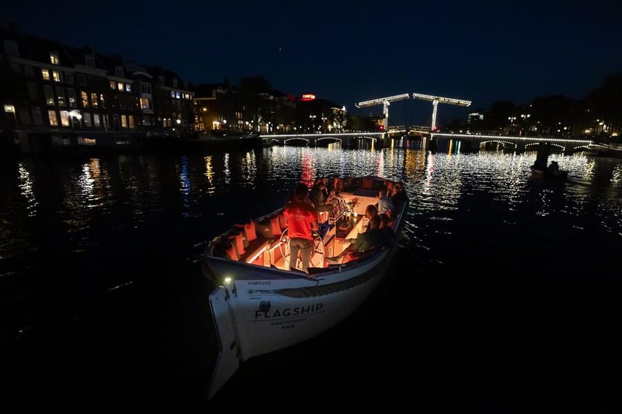 Amsterdam: Evening Canal Cruise with (Open) Bar on Board - Why Amsterdam looks better from the canals at night
