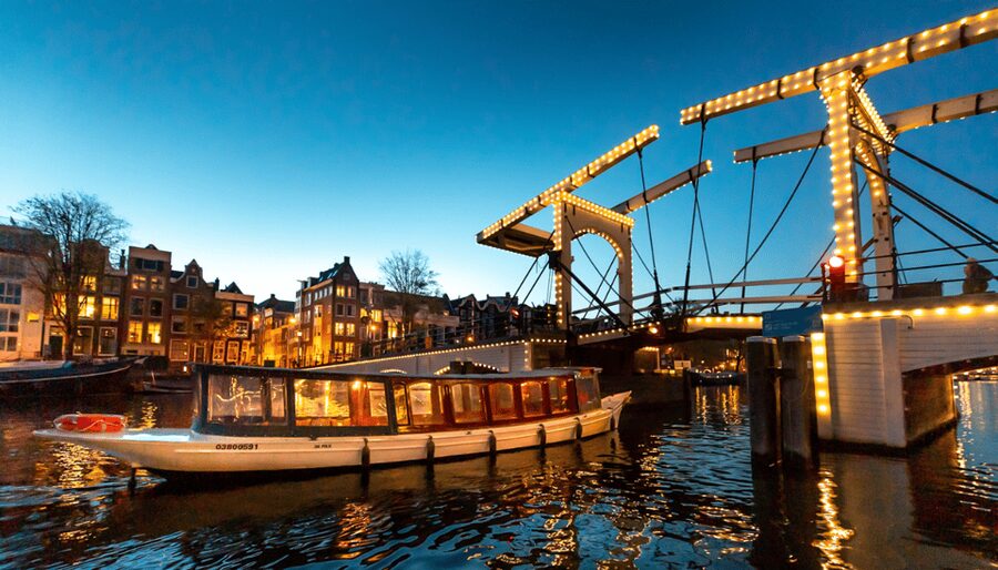 Amsterdam: Evening Canal Cruise with (Open) Bar on Board - The one-hour route through Amsterdam’s canal belt