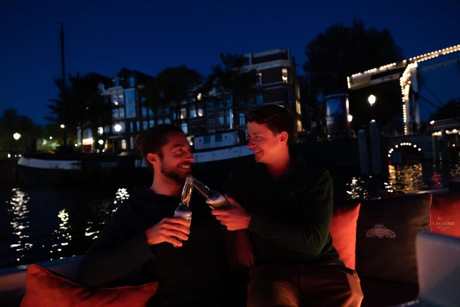 Amsterdam: Evening Canal Cruise with (Open) Bar on Board - Who will get the most from this cruise?