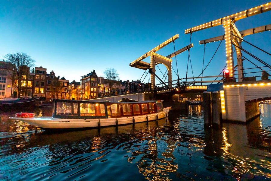 Amsterdam: Evening Canal Cruise with (Open) Bar on Board - Boarding at Keizersgracht, Central Station, or the Rijksmuseum