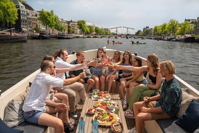 Amsterdam: Evening Candle Light Cruise With Wine & Cheese - Why this short canal cruise works well in Amsterdam