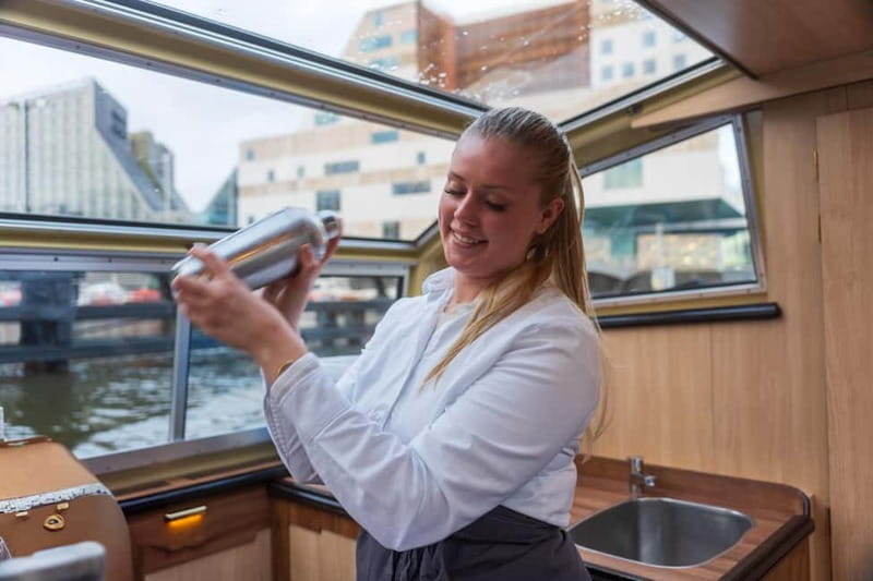 Amsterdam: Evening Cocktail Cruise along the canals - Damrak and Amsterdam Centraal: starting in the city center