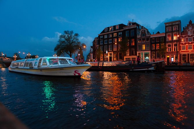 Amsterdam Evening Cocktail Cruise with snacks - Why an evening canal cruise works so well