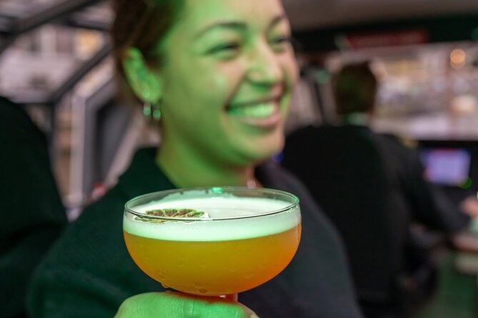 Amsterdam Evening Cocktail Cruise with snacks - Seating, group size, and the feel onboard