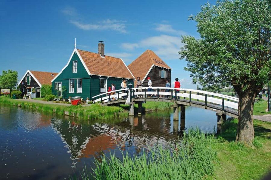 Amsterdam: Explore Zaanse Schans: Half-Day Luxury Coach Trip - Is $20 a fair price?