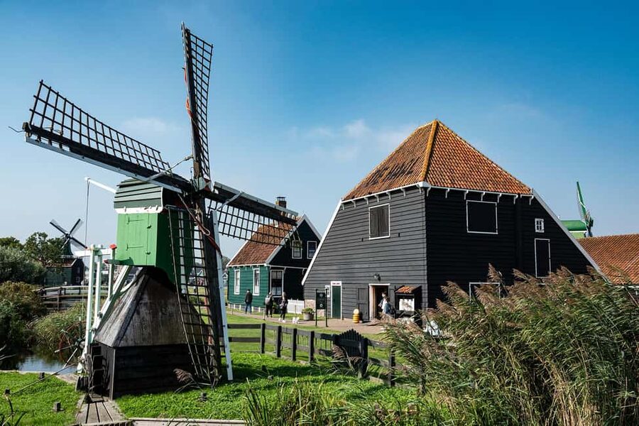 Amsterdam: Explore Zaanse Schans: Half-Day Luxury Coach Trip - Practical tips for a smoother visit