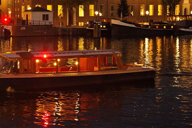 Amsterdam Festival of Lights Cruise by Captain Dave - Mulled wine, hot chocolate, and a little winter cheer