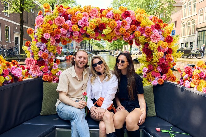 Amsterdam Flower Boat Canal Cruise with Local Guide - Why a one-hour cruise works well in Amsterdam