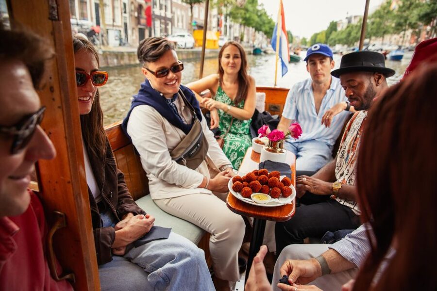 Amsterdam: Food and Canal Tour - Who should book this experience?