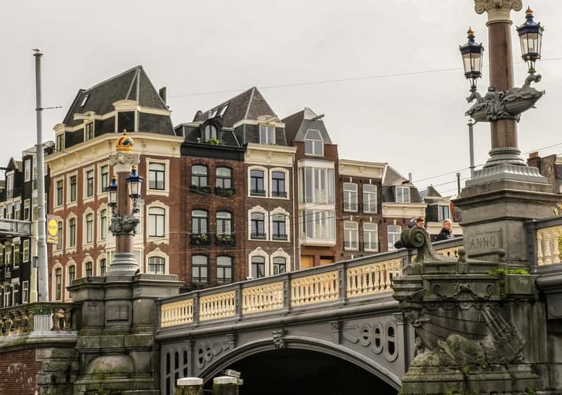 Amsterdam: German Canal Cruise with Unlimited Drinks Option - German narration and the social atmosphere