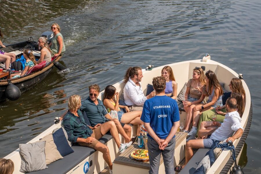 Amsterdam: German Guided Canal Cruise with on Board Bar - Why Amsterdam’s canals are worth one hour of your time