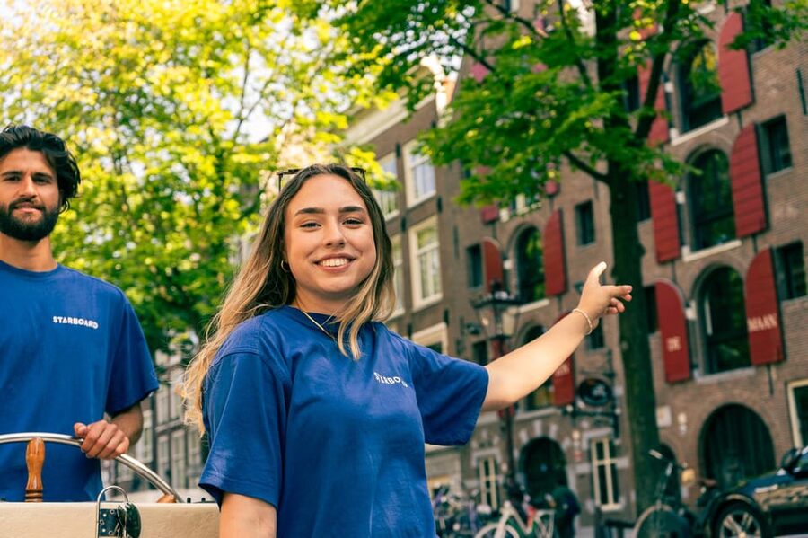 Amsterdam: German Guided Canal Cruise with on Board Bar - From the dancing houses to the Zuiderkerk