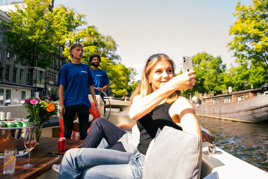 Amsterdam: German Guided Canal Cruise with on Board Bar - Montelbaanstoren and the Rembrandt connection