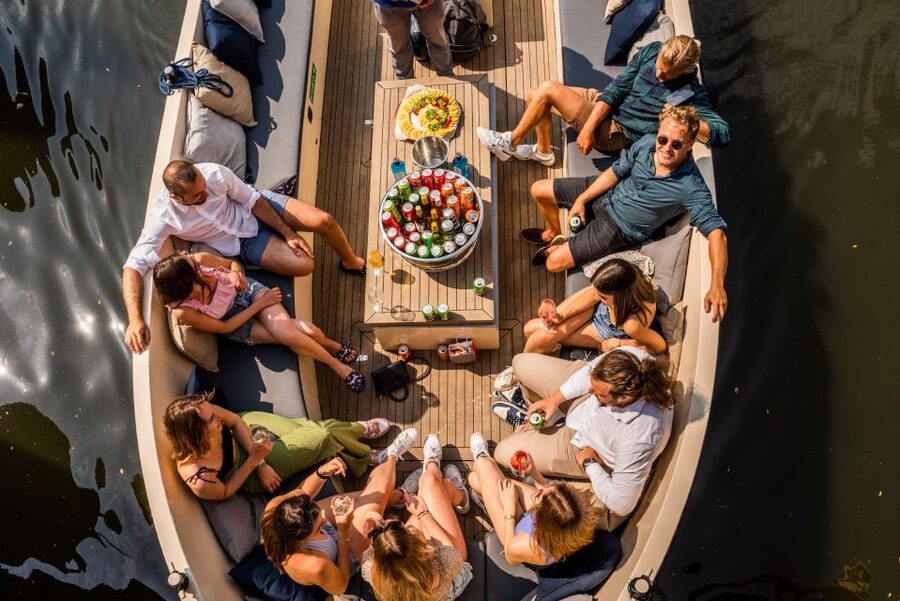 Amsterdam: German Guided Canal Cruise with on Board Bar - What the $25 price really buys you