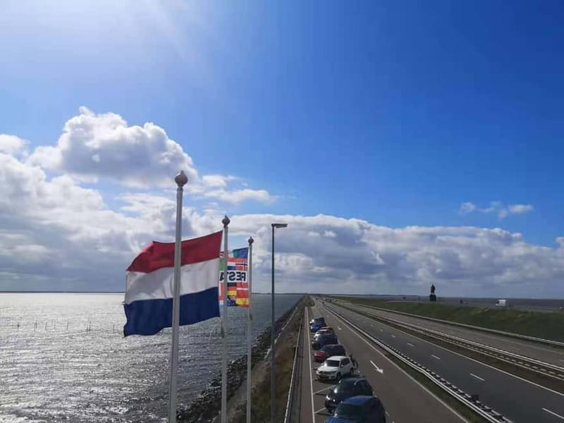 Amsterdam: Giethoorn, Afsluitdijk and Zaanse Schans Day Trip - The guides are a major part of the value