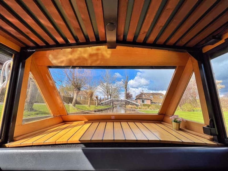Amsterdam: Giethoorn, Afsluitdijk and Zaanse Schans Day Trip - What to bring and how to pace yourself