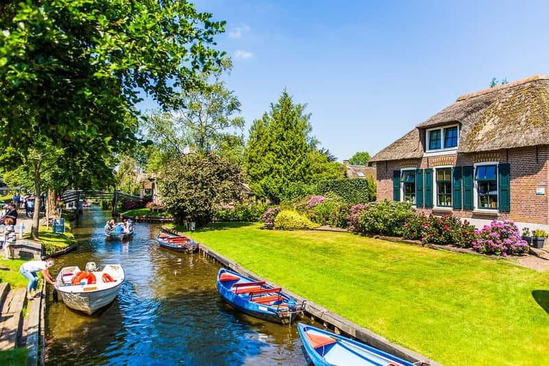 Amsterdam: Giethoorn Day Trip with Boat Tour - Who should book this Giethoorn excursion?