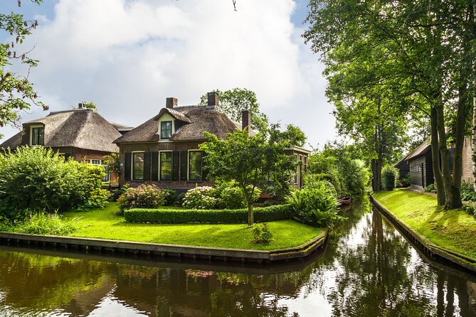 Amsterdam: Giethoorn Tour Scenic Cruise, Cheese & Free Time - Why Giethoorn makes a good day outside Amsterdam