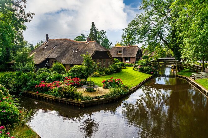 Amsterdam: Giethoorn Tour Scenic Cruise, Cheese & Free Time - Three hours for lunch, walking, and photographs