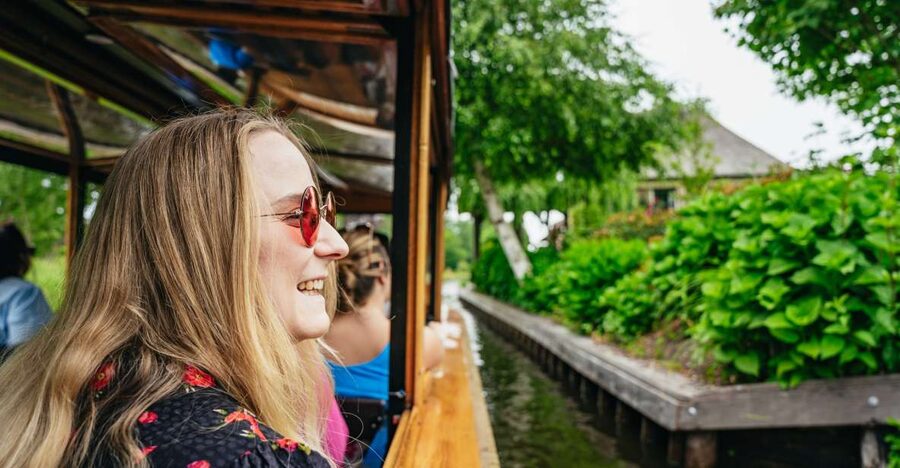 Amsterdam: Giethoorn, Volendam, and Zaanse Schans Tour - The long ride to Giethoorn