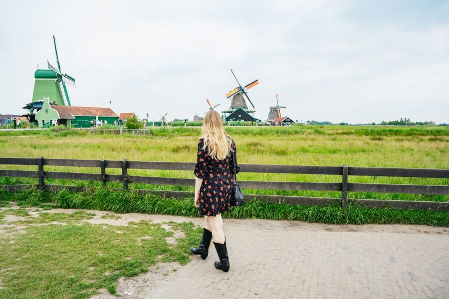 Amsterdam: Giethoorn, Volendam, and Zaanse Schans Tour - Walking, weather, and useful preparation