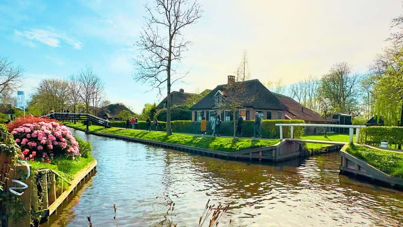 Amsterdam: Giethoorn & Zaanse Schans Small Group Day Trip - What the $147 price includes