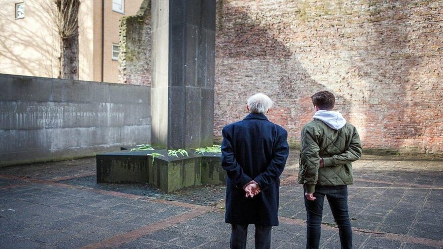 Amsterdam: Guided Anne Frank Small-Group Walking Tour - Why this route works better than a single Anne Frank stop