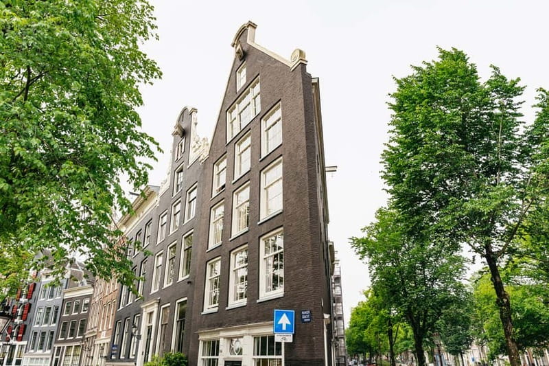 Amsterdam: Guided Bike Tour City Centre in EN/DE/FR/ES - De Pijp and the Magere Brug