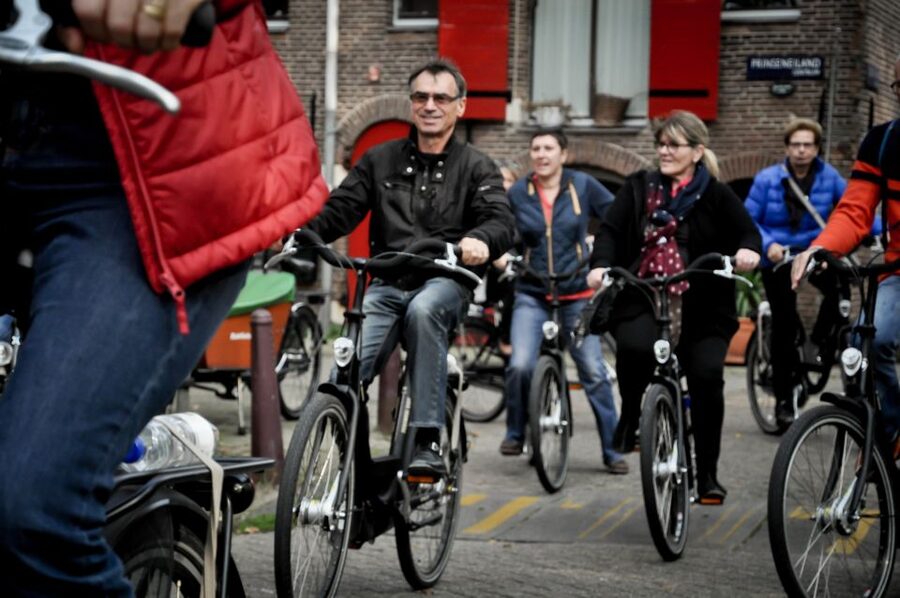Amsterdam: Guided City Bike Tour in French - Key points to know before you book
