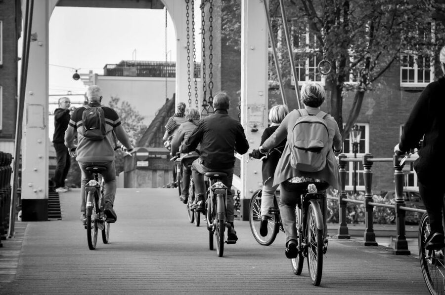 Amsterdam: Guided City Bike Tour in French - De Negen Straatjes and the canal belt