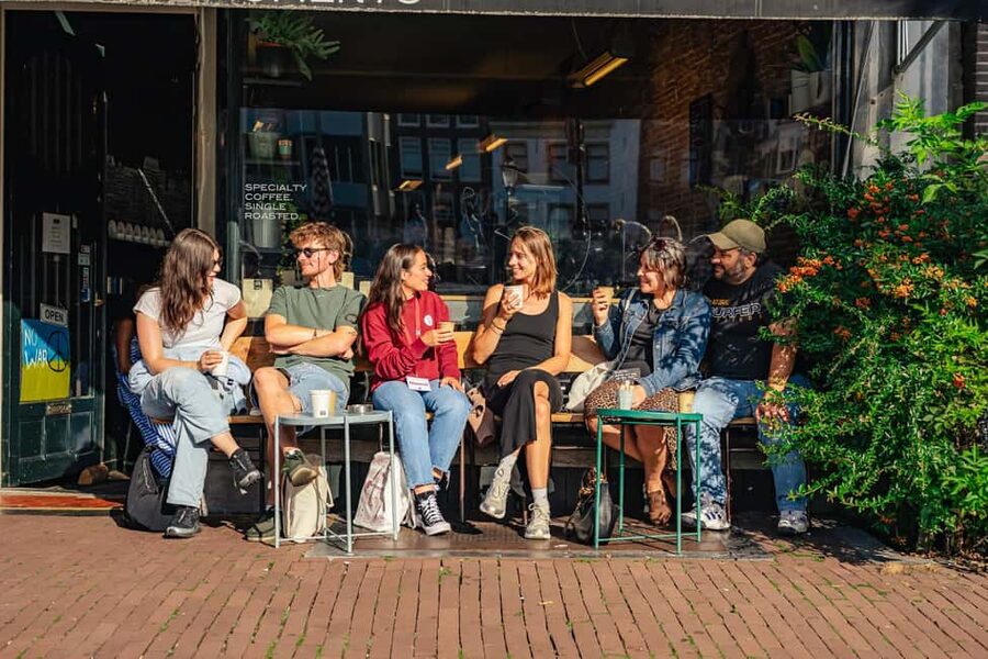 Amsterdam: Guided Cultural Food Tour in German or English - Dam Square and Nieuwe Kerk