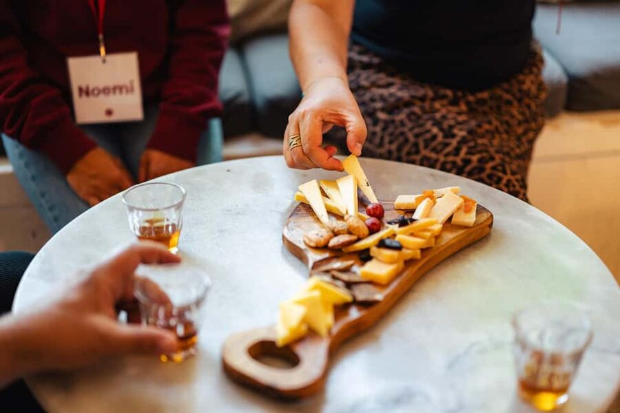 Amsterdam: Guided Cultural Food Tour in German or English - Starting under the National Monument