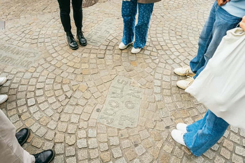 Amsterdam: Guided Cultural Walking Tour - De Negen Straatjes and the quieter Begijnhof