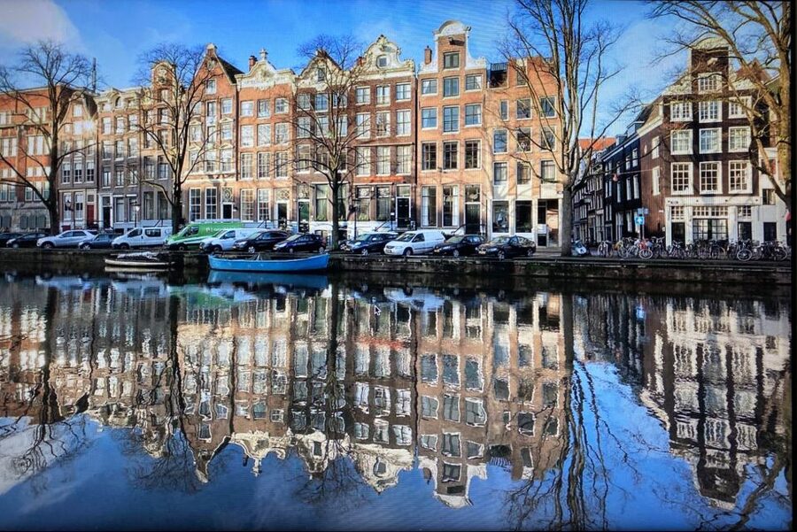Amsterdam: Guided Off-The-Beaten-Track Walking Tour - Brouwersgracht and the Jordaan entrance
