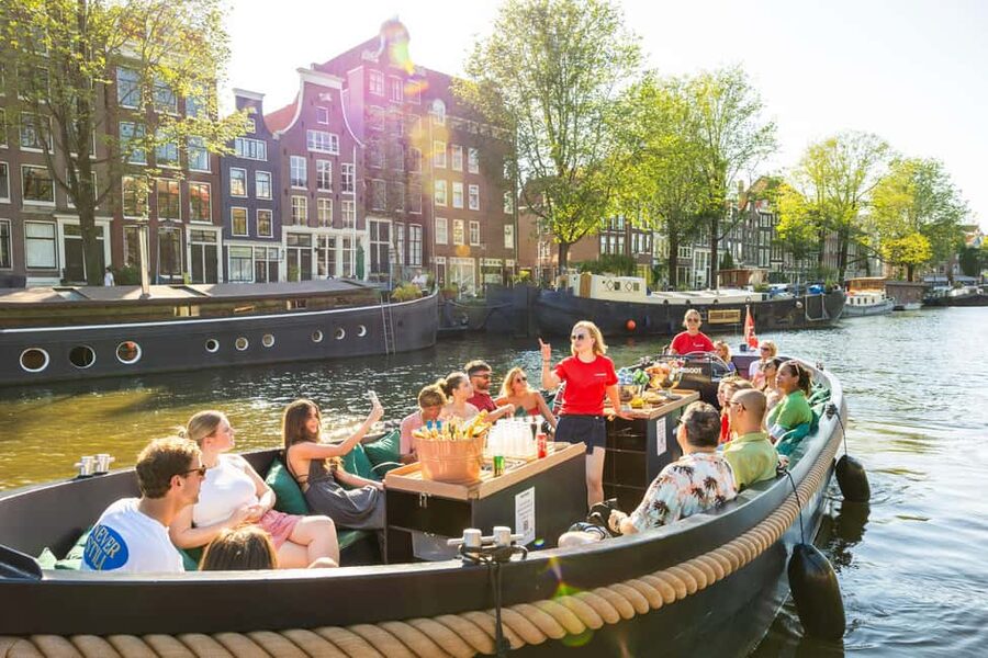 Amsterdam: Guided Open Boat Canal Cruise Including Drink - Why the open boat changes the experience