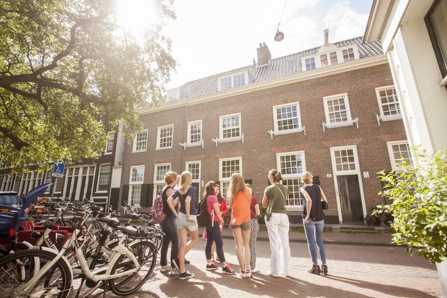 Amsterdam: Hidden Gems & Highlights Guided Bike Tour - Crossing canals without losing the story