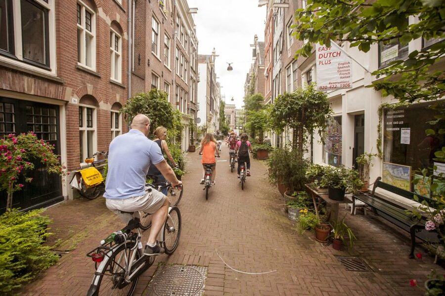 Amsterdam: Hidden Gems & Highlights Guided Bike Tour - The café stop, a useful pause at the midpoint