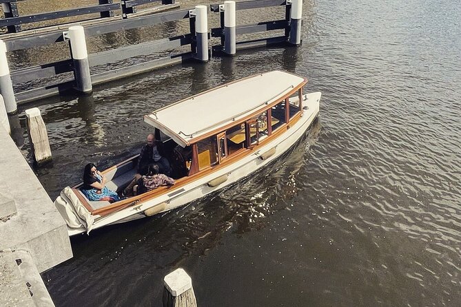 Amsterdam Highlights Canal Cruise with a Drink - Passing the Skinny Bridge