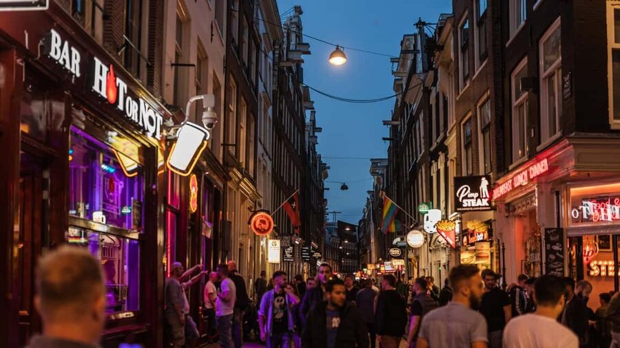 Amsterdam: Highlights & Hidden Gems Private Walking Tour - A personal start in central Amsterdam
