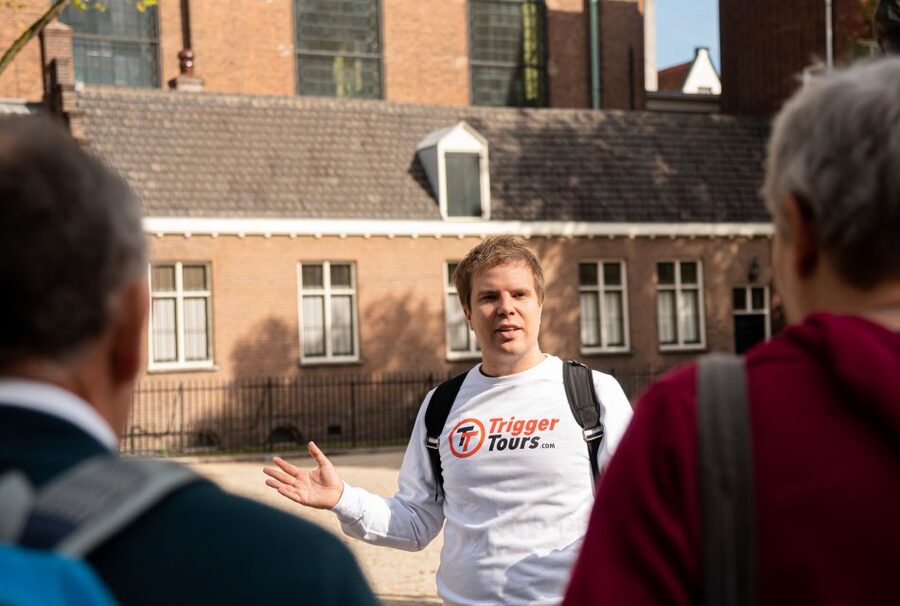Amsterdam: Highlights & History Walking Tour - Old Town streets, crooked houses, and Chinatown