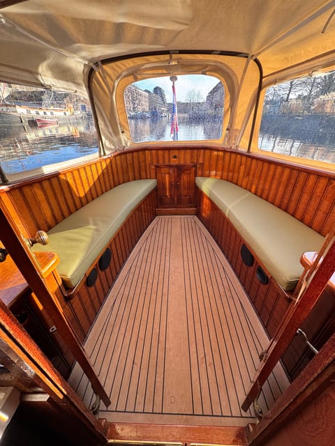 Amsterdam: Historic Boat Cruise with open bar and nibbles - Captain Bow’s local point of view
