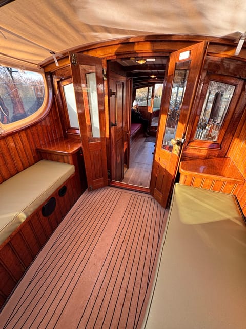 Amsterdam: Historic Boat Cruise with open bar and nibbles - Is $69 a fair price?
