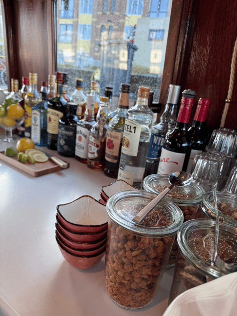 Amsterdam: Historic Boat Cruise with open bar and nibbles - Who will enjoy this cruise most?