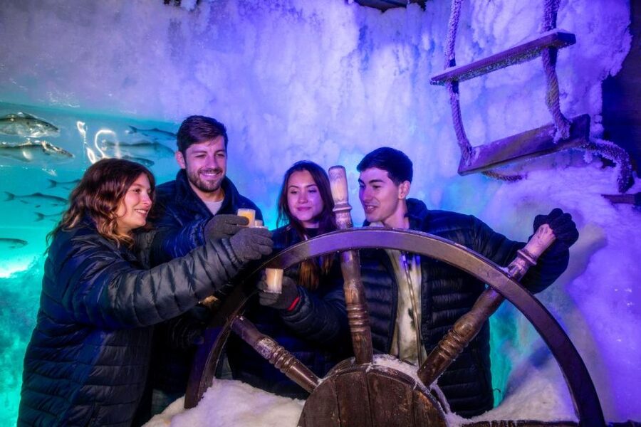 Amsterdam: Icebar Entry Ticket with 3 Drinks - Getting dressed for -10 degrees