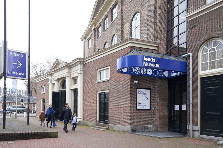 Amsterdam: Jewish Museum Entrance Tickets - The Portuguese Synagogue and its candlelit interior