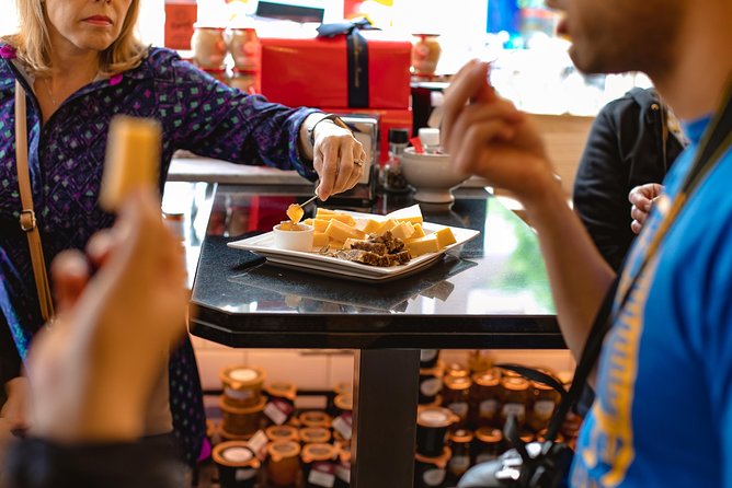 Amsterdam Jordaan Food & Drinks Tour with Eating Europe - Surinamese roti at Mama’s Koelkast